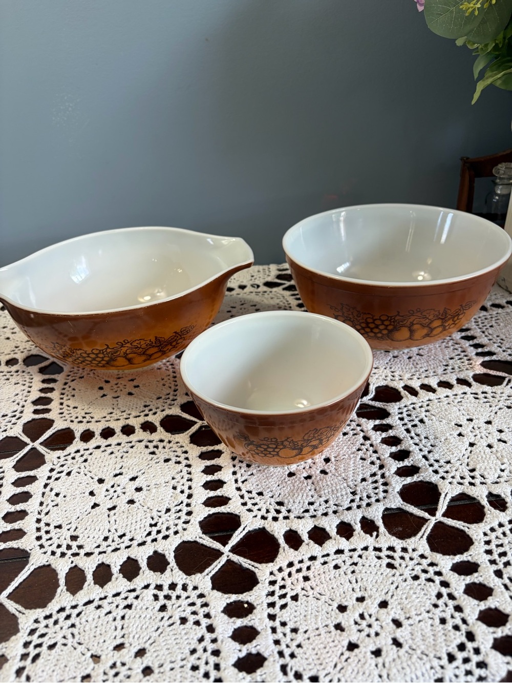 Vintage PYREX Retro Old Orchard Brown Fruit Mixing Bowl Set